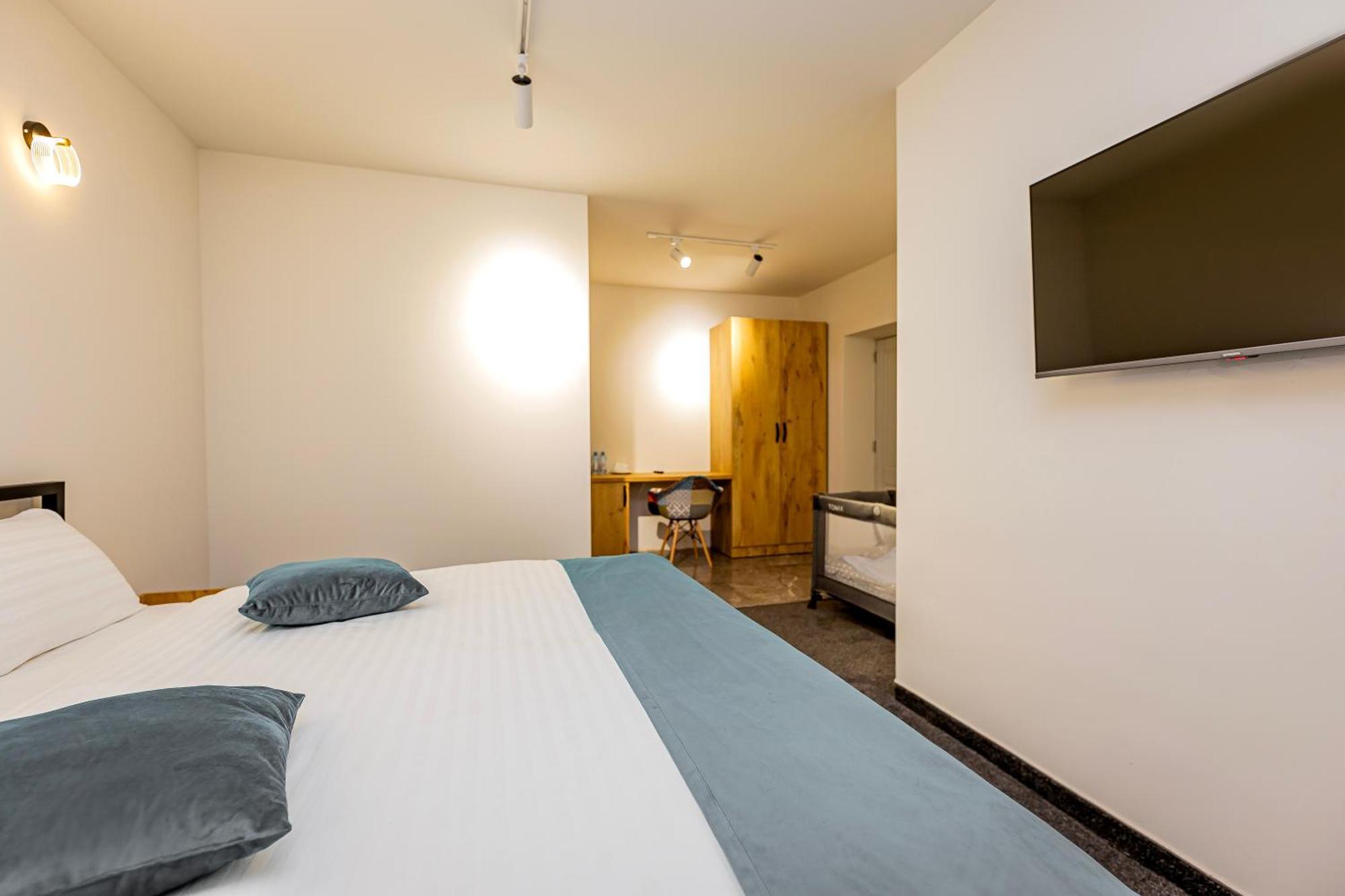 Taniqinn Dilijan Hotel Exterior photo