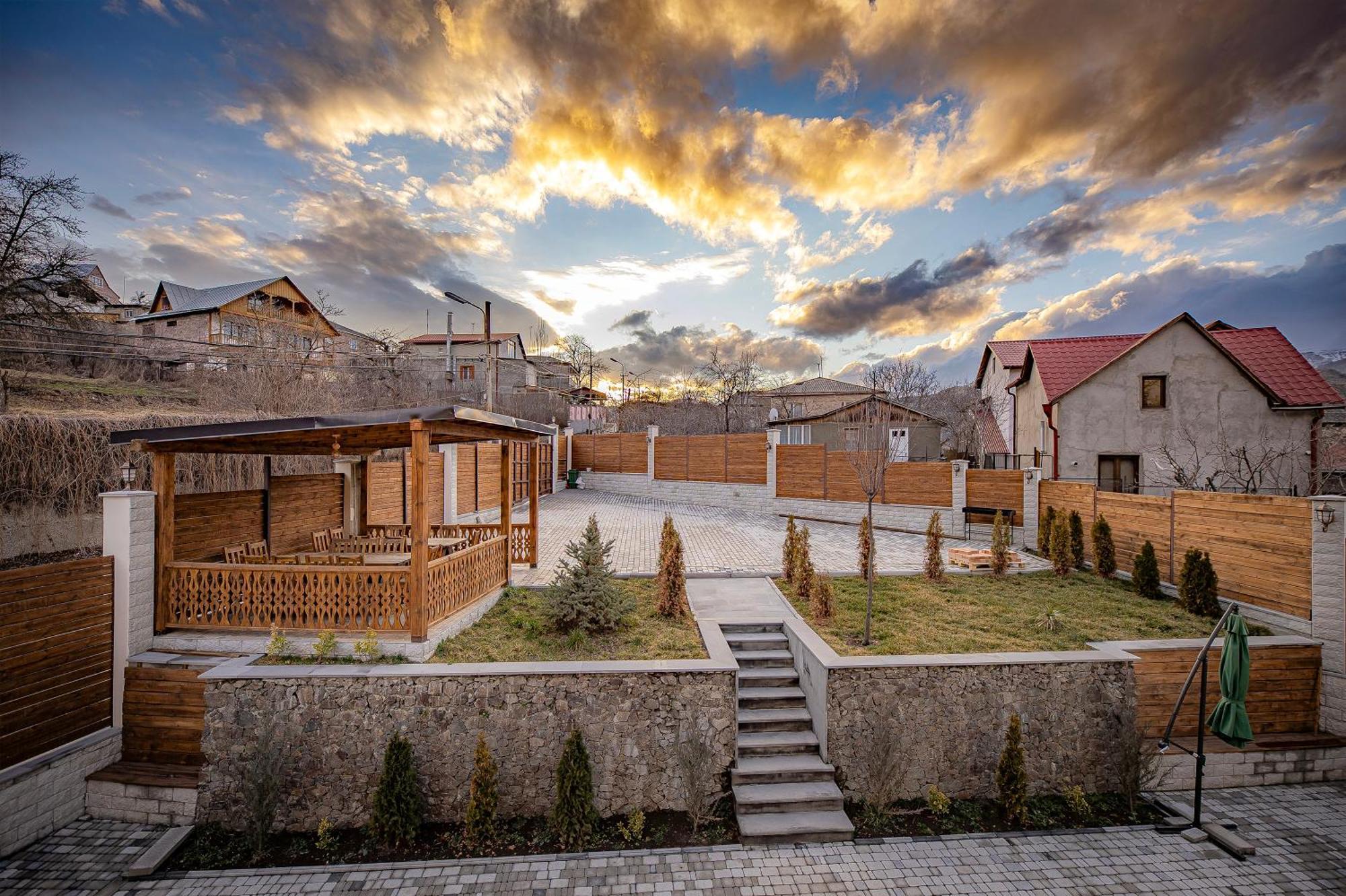 Taniqinn Dilijan Hotel Exterior photo